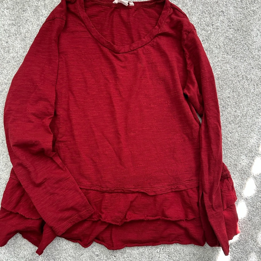 Caslon Women's Red Long Sleeve Top with flutter bottom